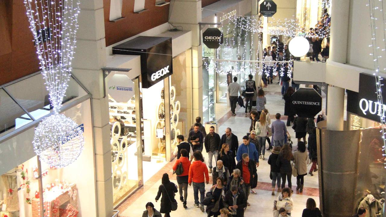 I marchi della moda assumono ai Gigli e a Firenze per il periodo di Natale