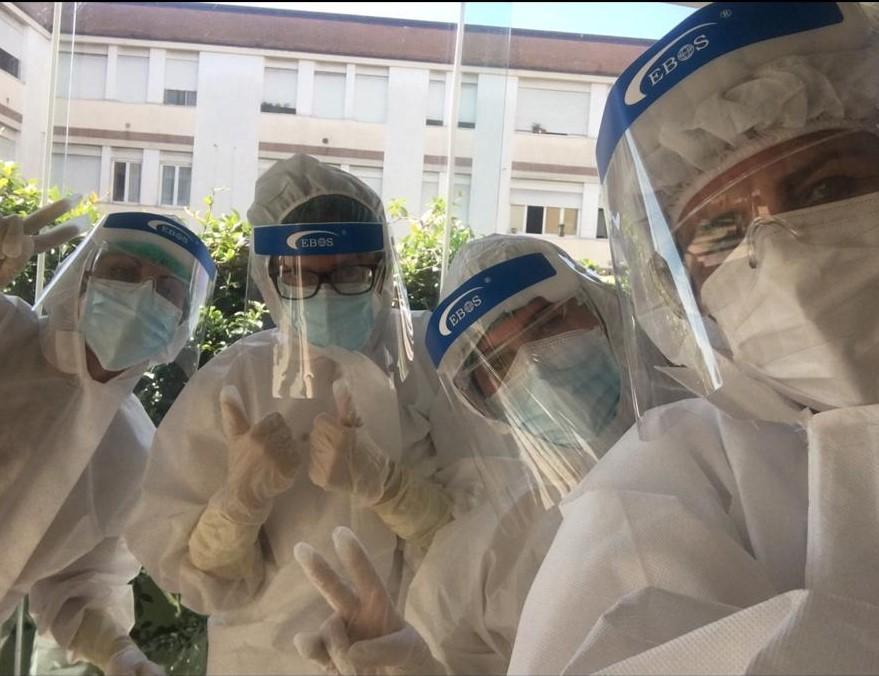Da sinistra verso destra: l’infermiera Silvia Dalle Mura, la dottoressa Sara Pellini, l’infermiera Gessica Mei e Monia Matacera