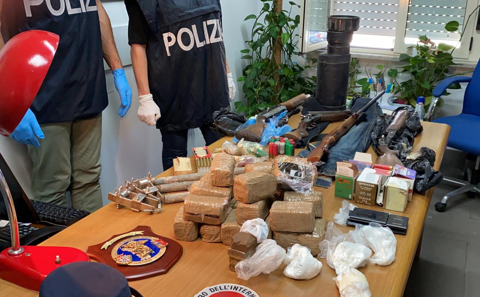 Quartu, in casa armi, esplosivi e droga: arrestato un 70enne