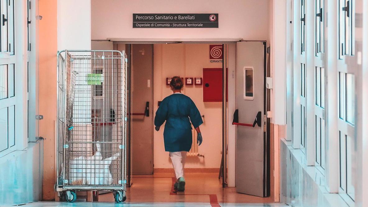 Il primario ai medici ospedalieri: «Siate responsabili, nessuno all'ospedale di Livorno è allo sbaraglio»