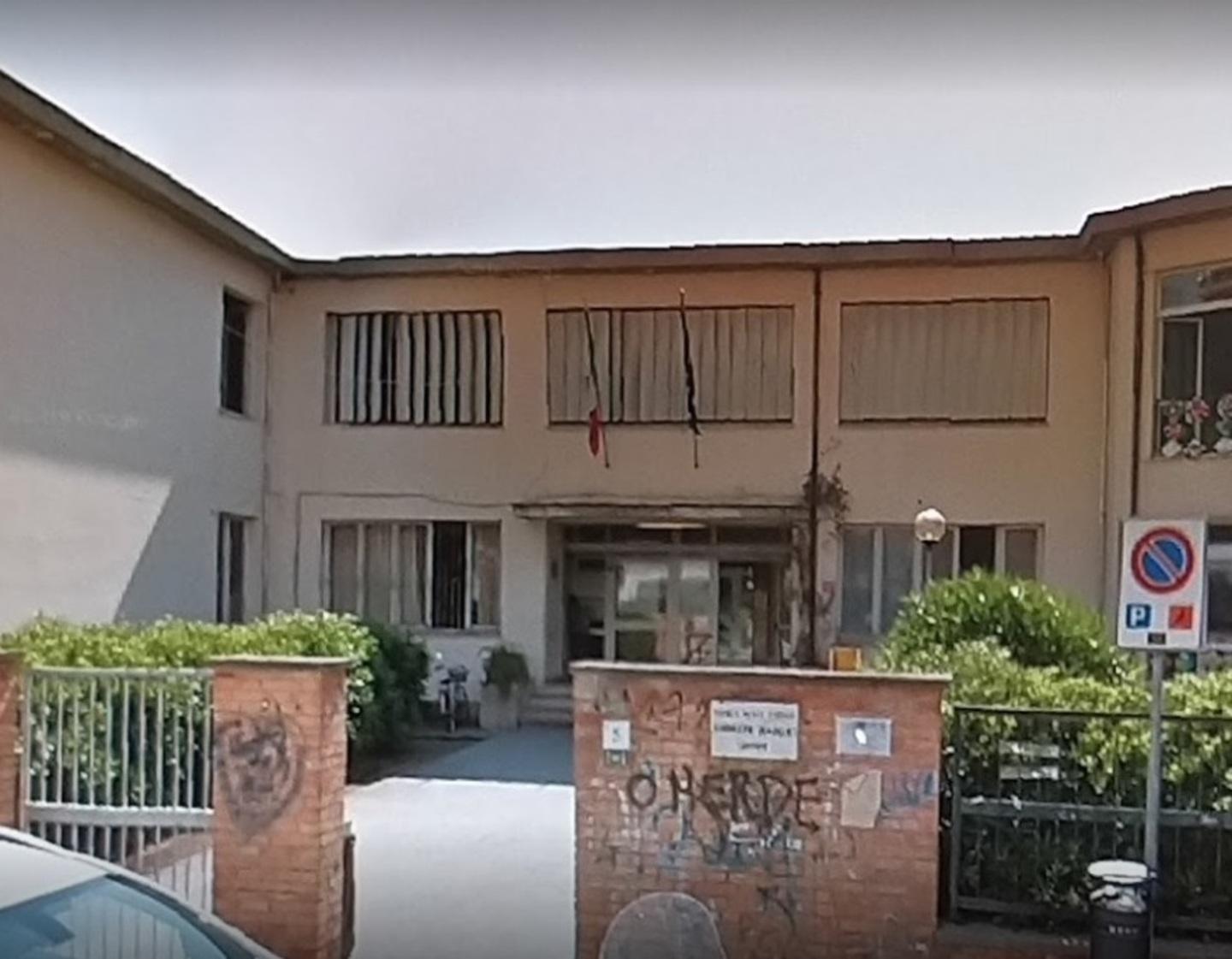 Ladri nella scuola per rubare pochi spiccioli: sanificazione a tempo di record e alunni in classe 