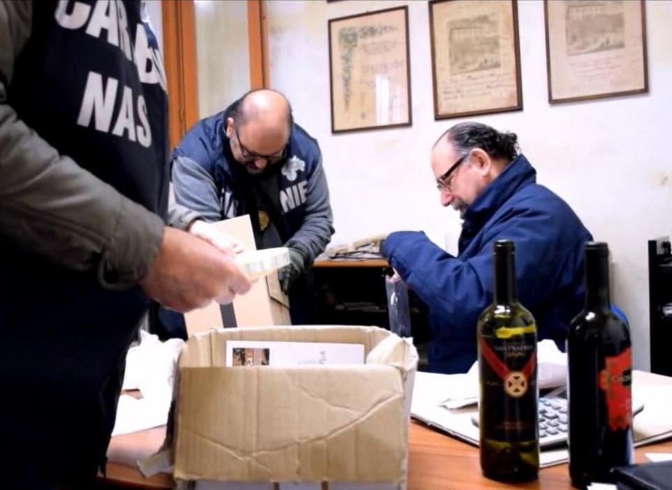 Da Quarrata alla Cina: stroncato traffico di bottiglie di vini pregiati contraffatte 