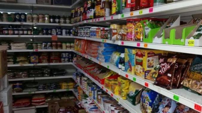 Modena, ordinanza del sindaco: negozi di alimentari in centro chiusi alle 21