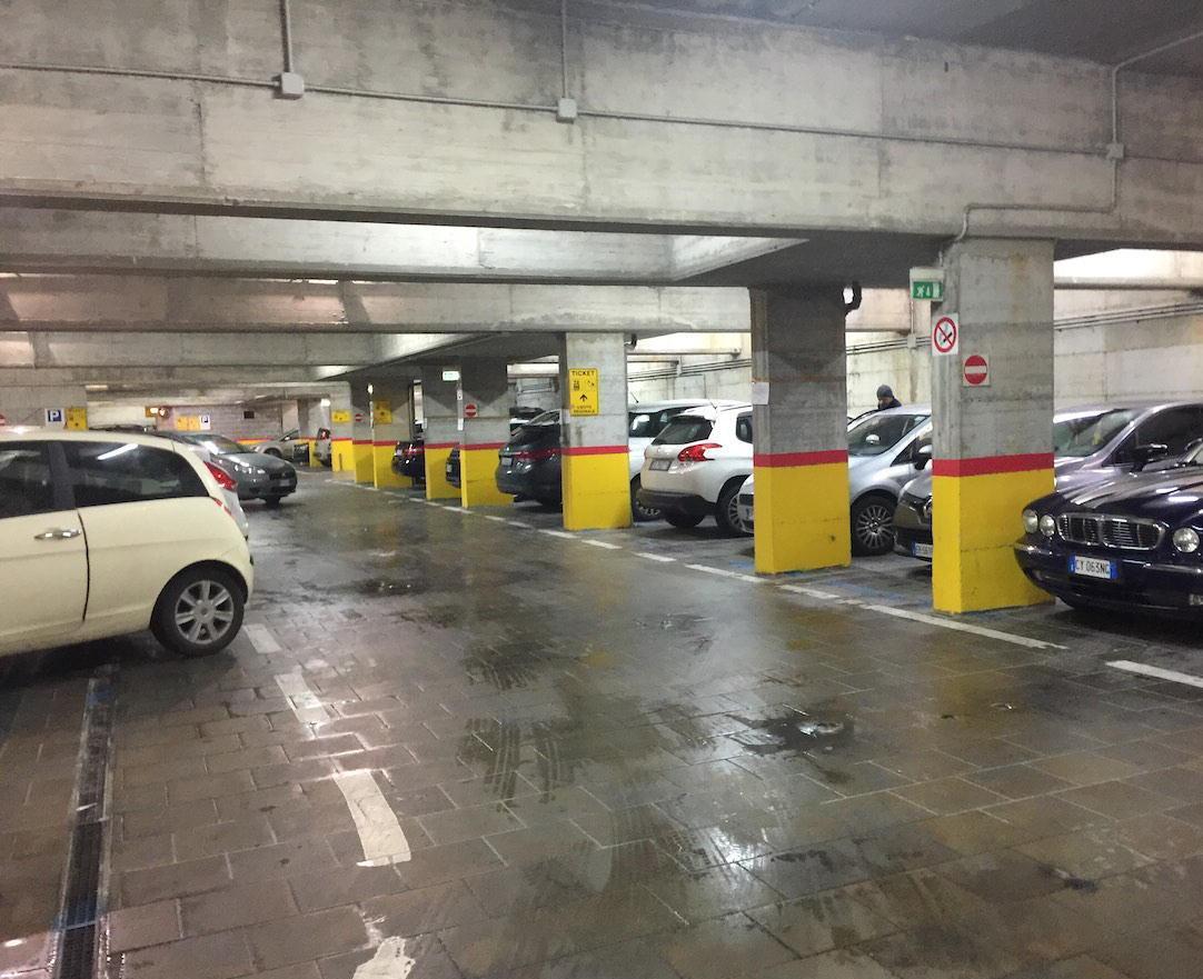 Querceta, il parcheggio interrato di piazza Pertini torna a pagamento 