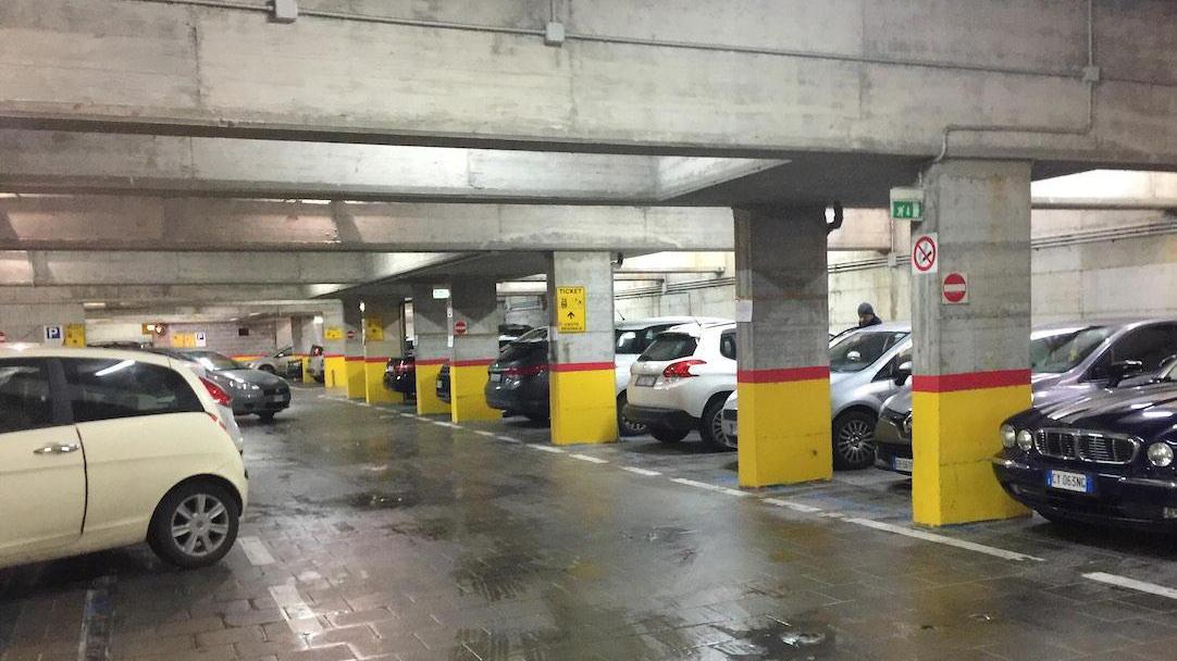 Querceta, il parcheggio interrato di piazza Pertini torna a pagamento