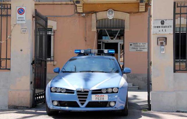 Colpi e offese agli agenti Obbligo di dimora per 2 giovani