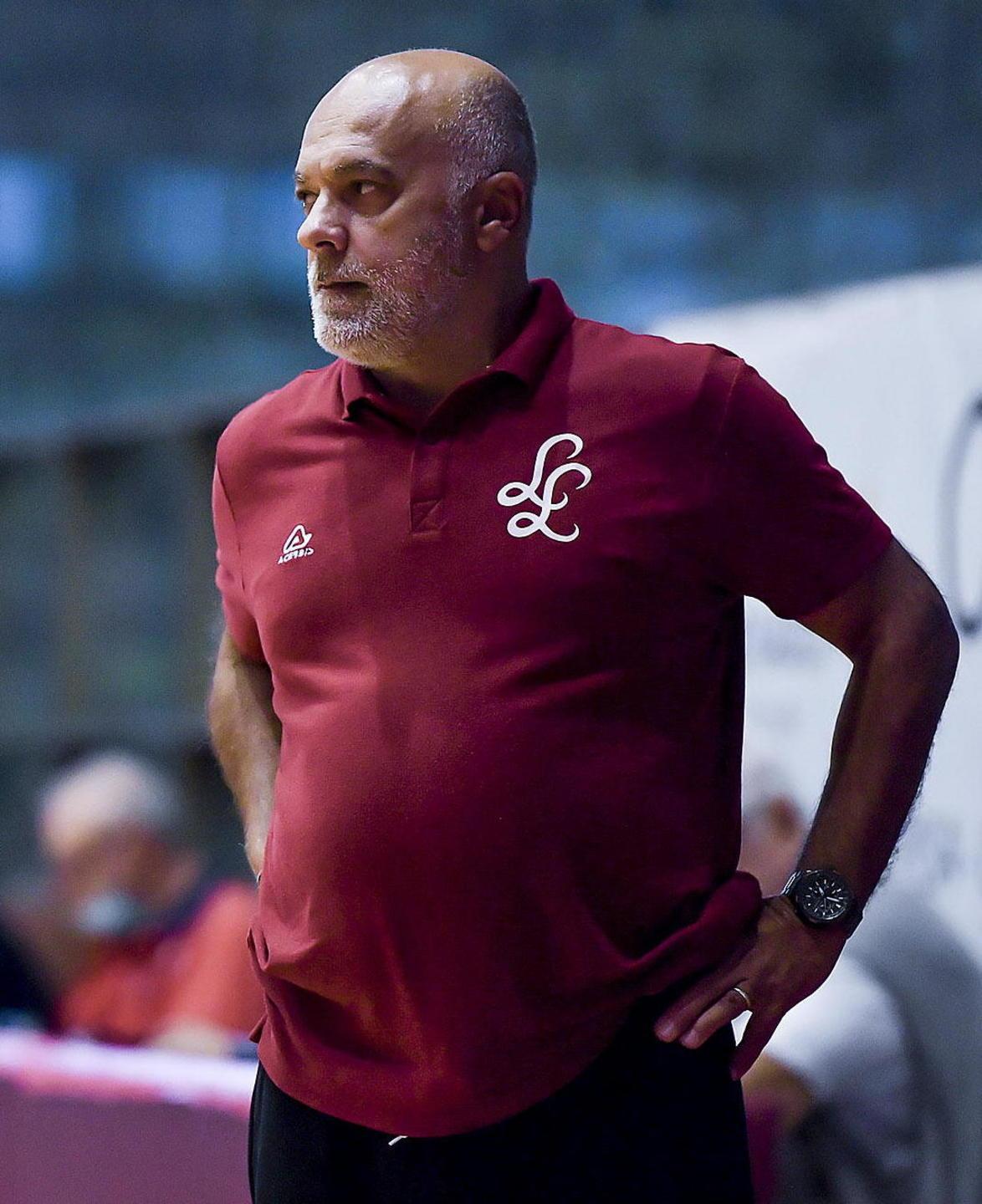 Coach Garelli va a caccia del primo successo ma fa i conti con le assenze 