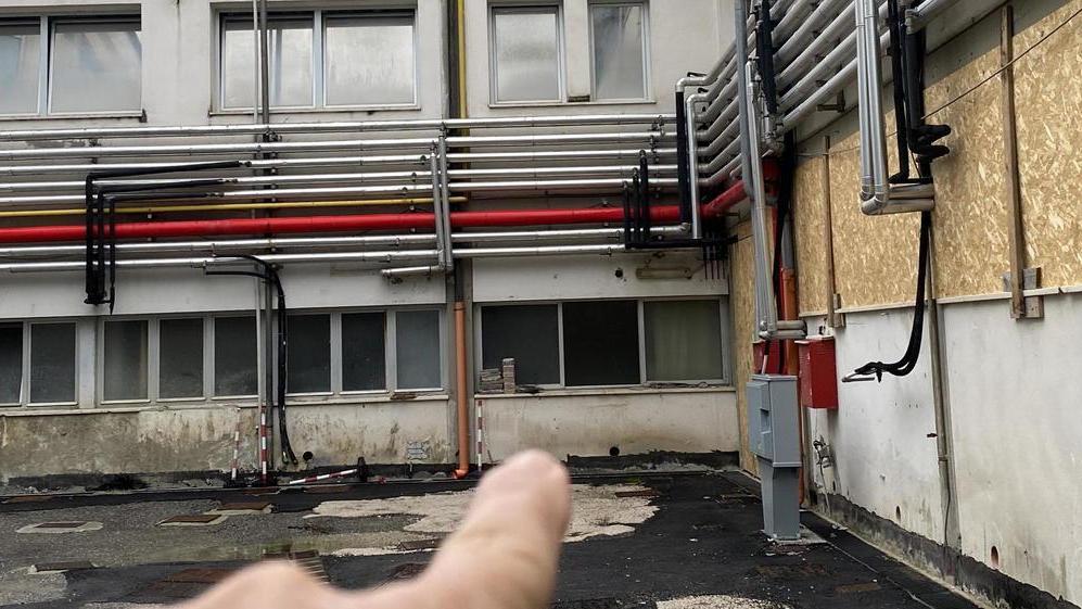 L’irruzione sfruttando una finestra sul retro