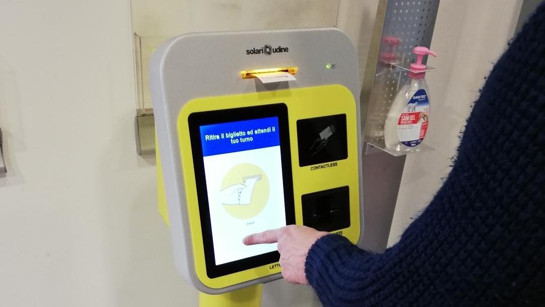 Nell’ufficio postale l’attesa è “light”