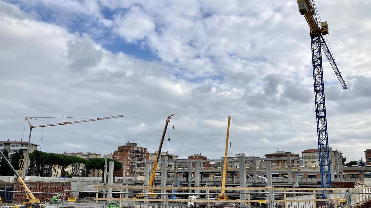 Spuntano le prime colonne del supermercato e a luglio si potrà fare la spesa da Esselunga