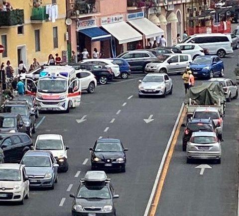 Calata Italia da due mesi al buio, protestano i commercianti 