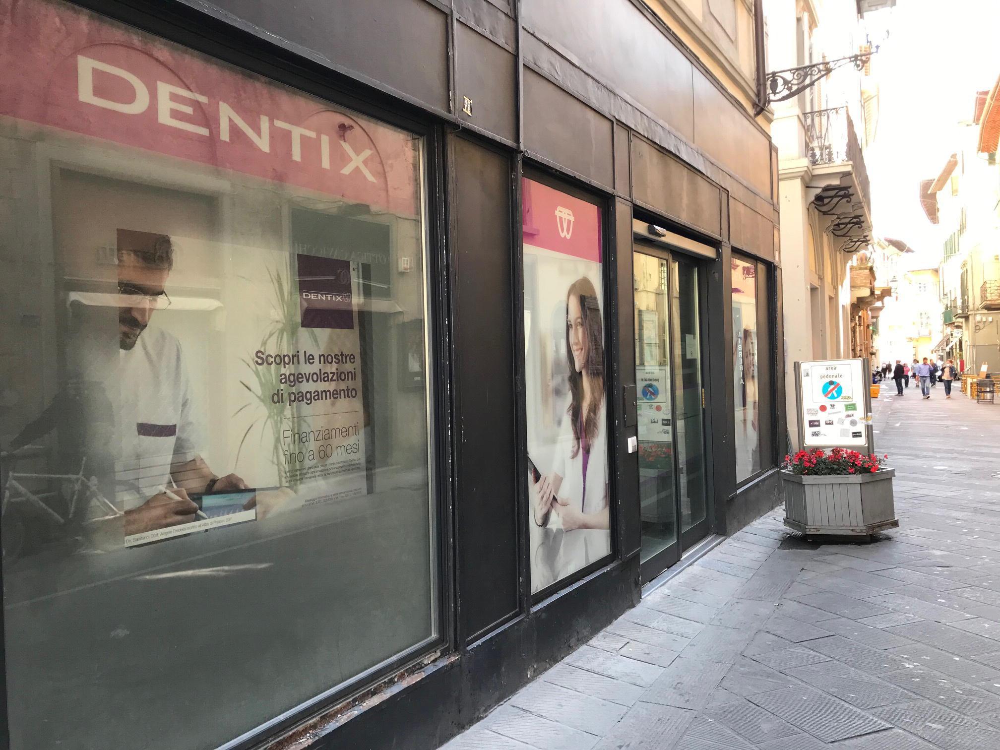 Il fallimento della Dentix lascia a piedi duecento pratesi