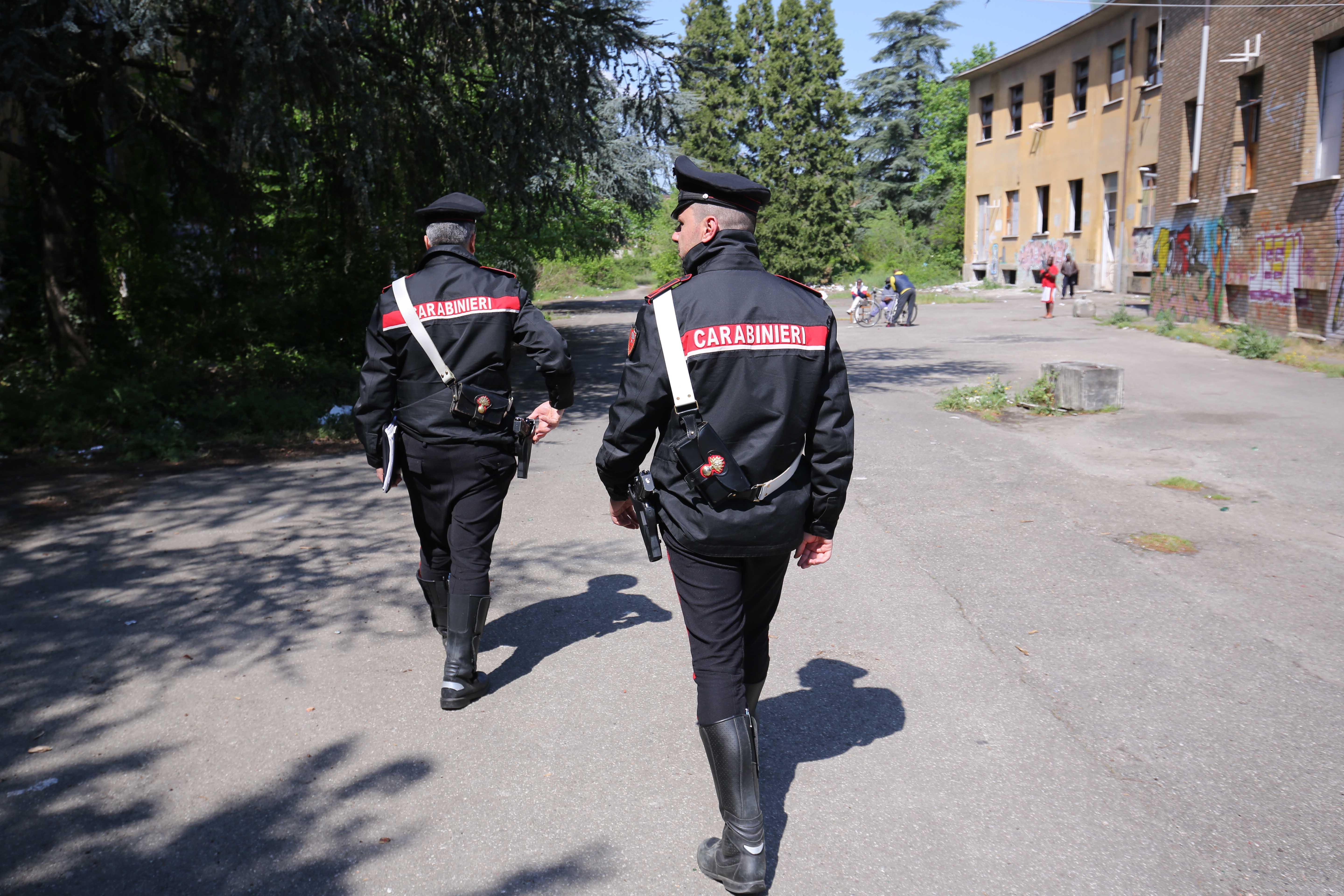 Presta dei soldi a un coetaneo e gli estorce altro denaro con le minacce: arrestato baby strozzino 