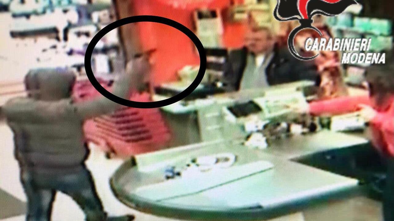 Carpi. Aveva rapinato il supermaket armato di pistola: preso un 40enne
