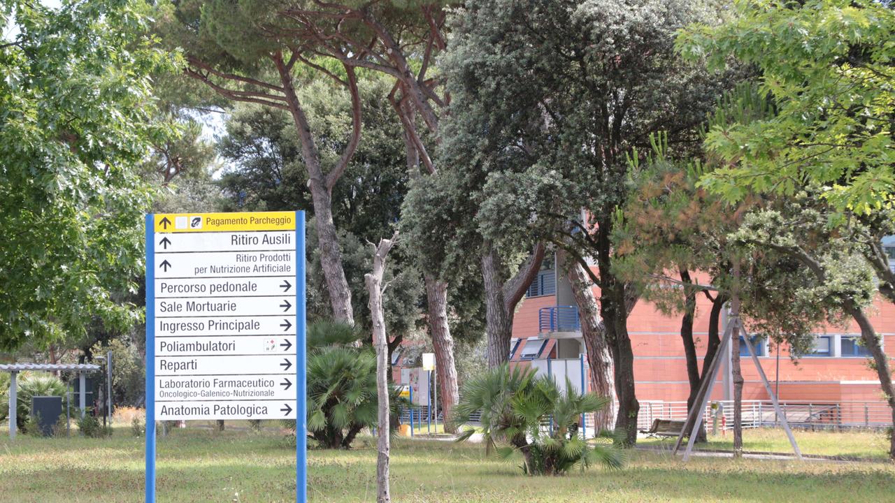 Muore in ospedale e spariscono i suoi orecchini