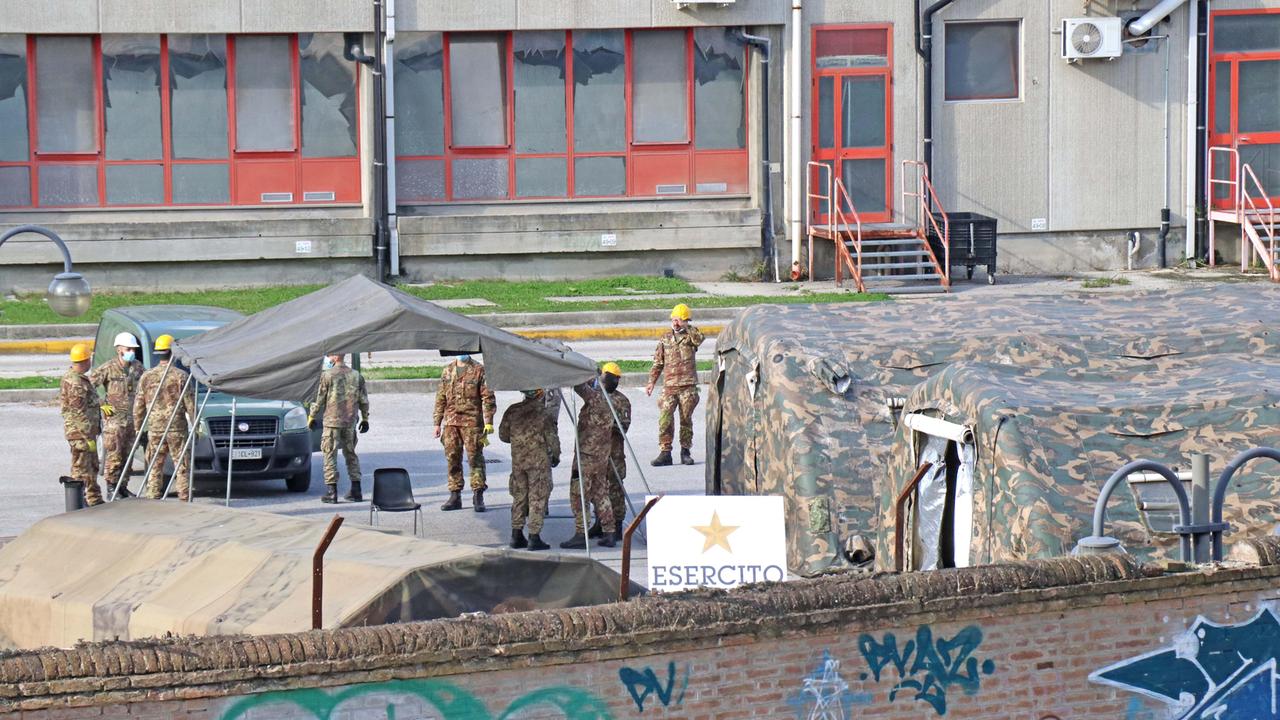 Le strutture montate dall'Esercito all'ex Sant'Anna