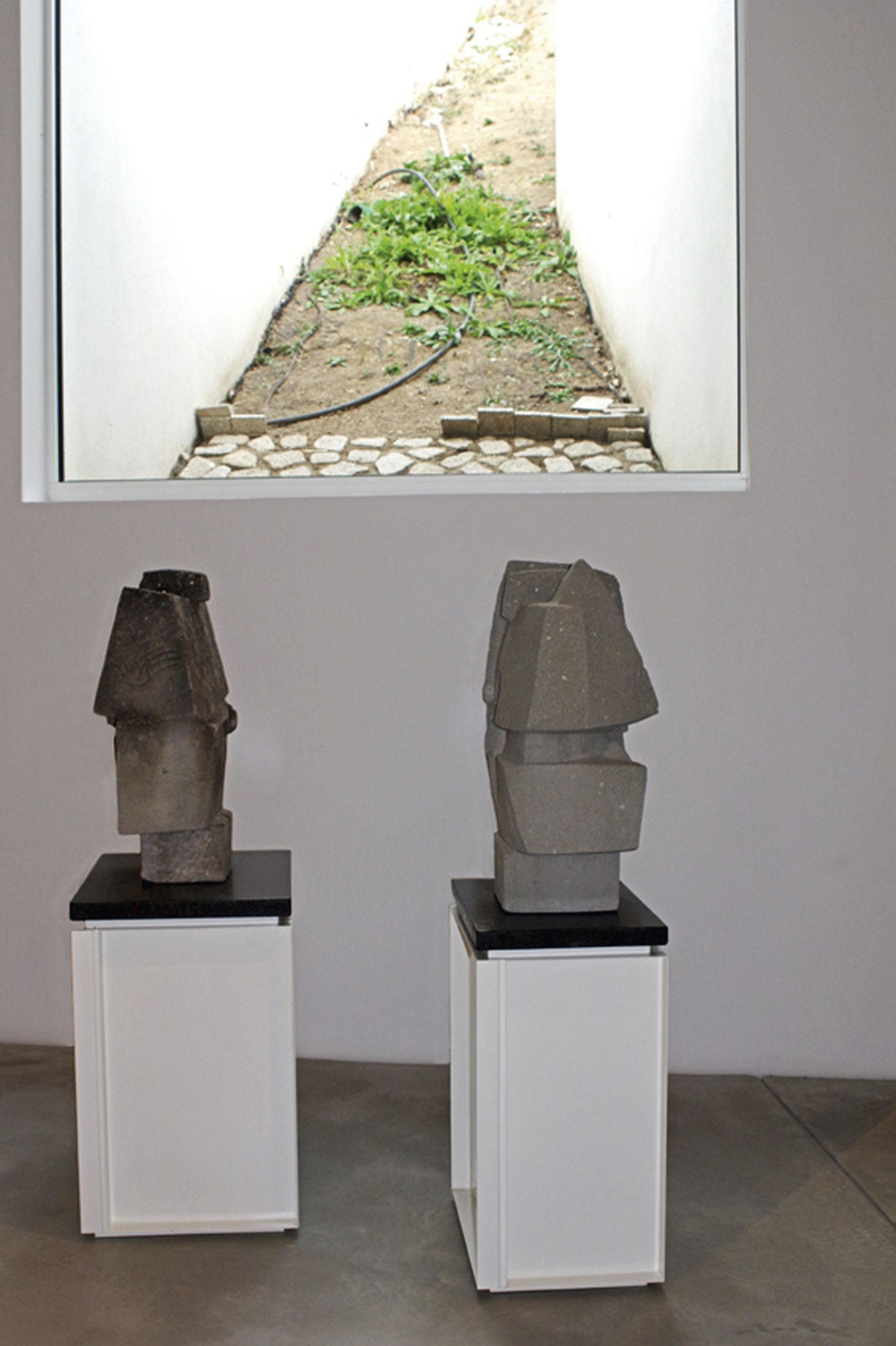 Due sculture al museo Nivola (foto Alberto Maisto)
