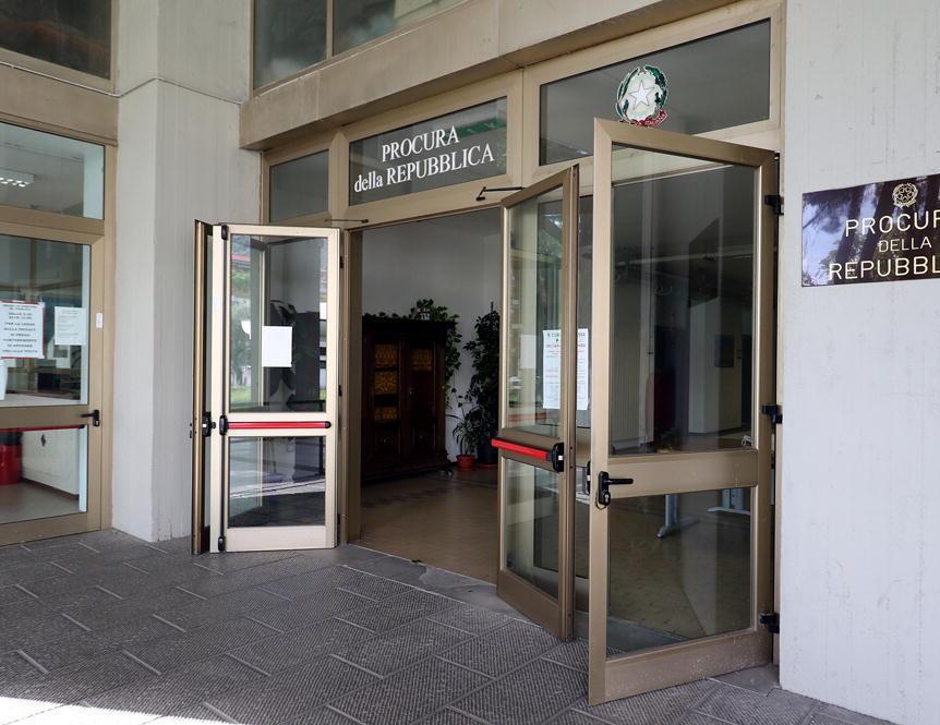 «Torna con me o metto in giro quel video compromettente» 