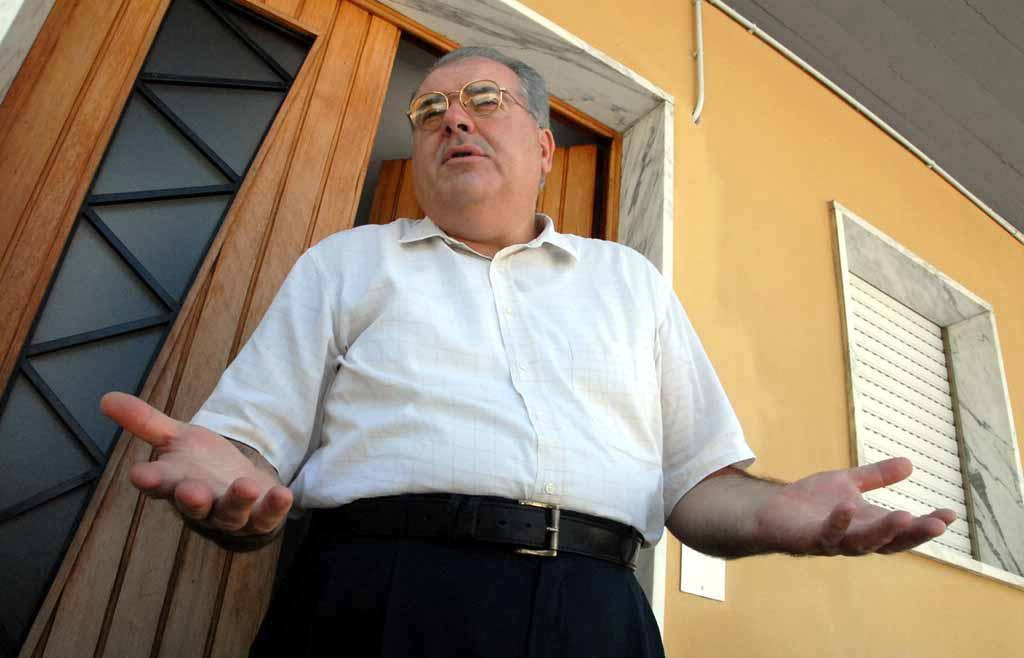«C’è una famiglia in crisi» E don Euro intascava soldi 