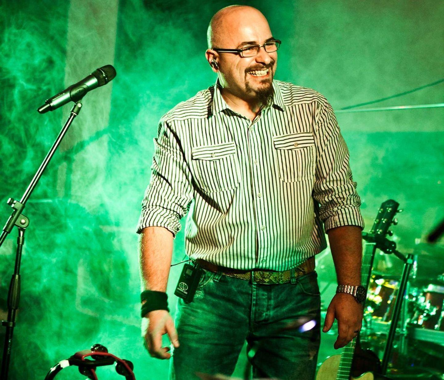 Muore a 45 anni noto cantante e musicista 