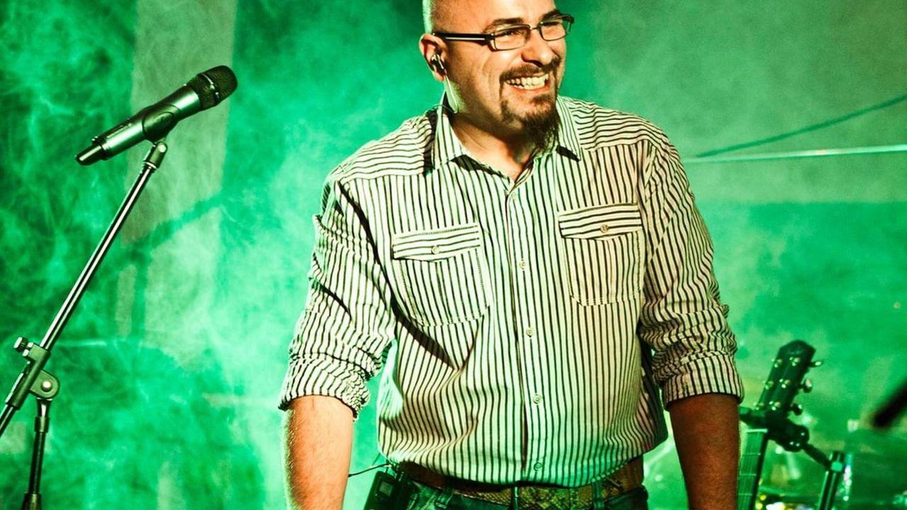 Muore a 45 anni noto cantante e musicista