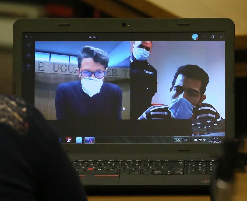 Il giudice lo interroga attraverso il pc ma il rapinatore decide di non parlare 