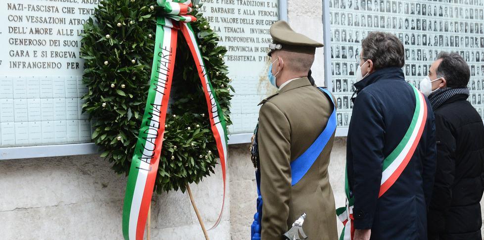 L’omaggio ai caduti delle due guerre nei giorni del Covid
