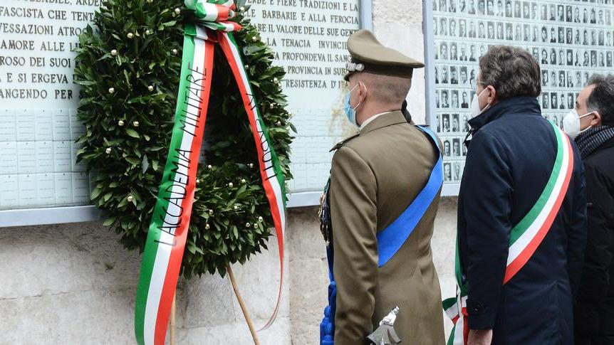 L’omaggio ai caduti delle due guerre nei giorni del Covid