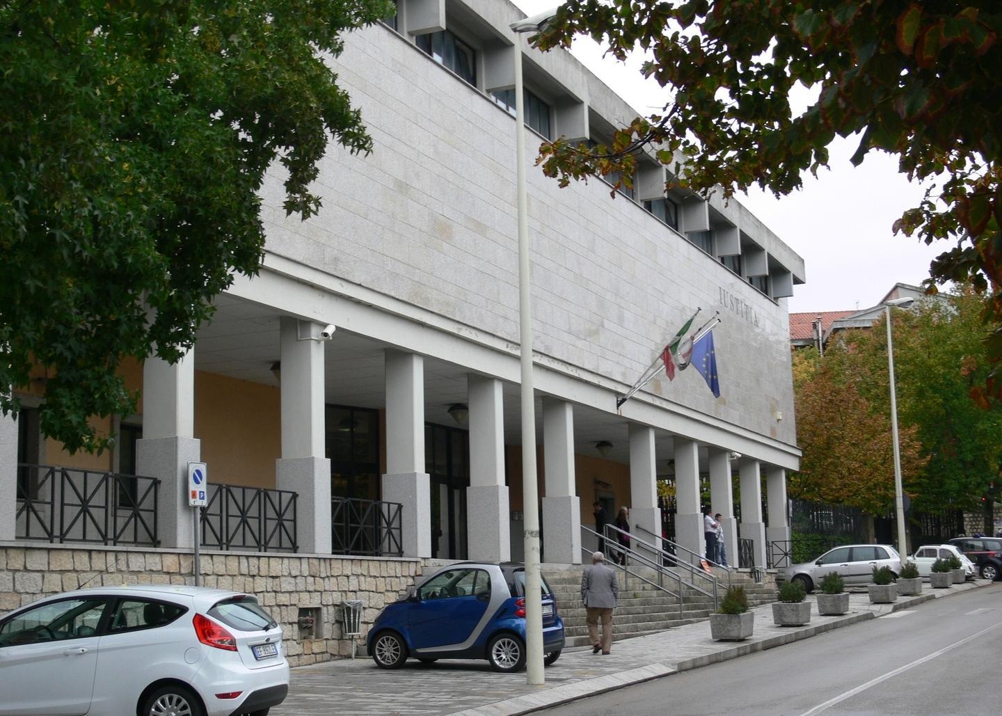 Accoltella il compagno 80enne: chiesta la perizia 