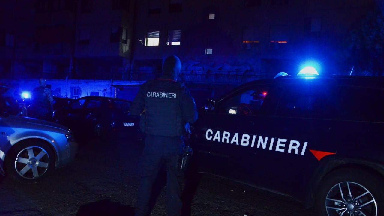 Alghero, bomba carta danneggia due automobili