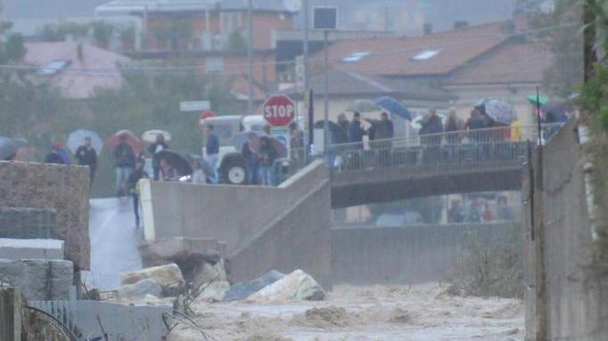 L’esondazione del Carrione per la rottura di un tratto di argine il 5 novembre del 2014