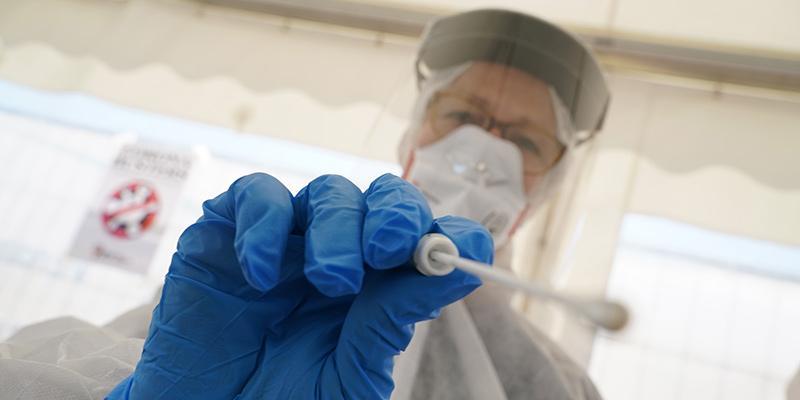 Covid, altre due vittime e 211 nuovi casi a Prato