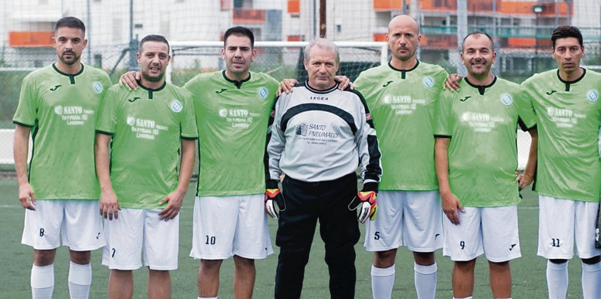 Dal campo di gioco a quello dell’aiuto, così raccolgono cibo per chi non ce la fa: "Il nostro gol più bello" 