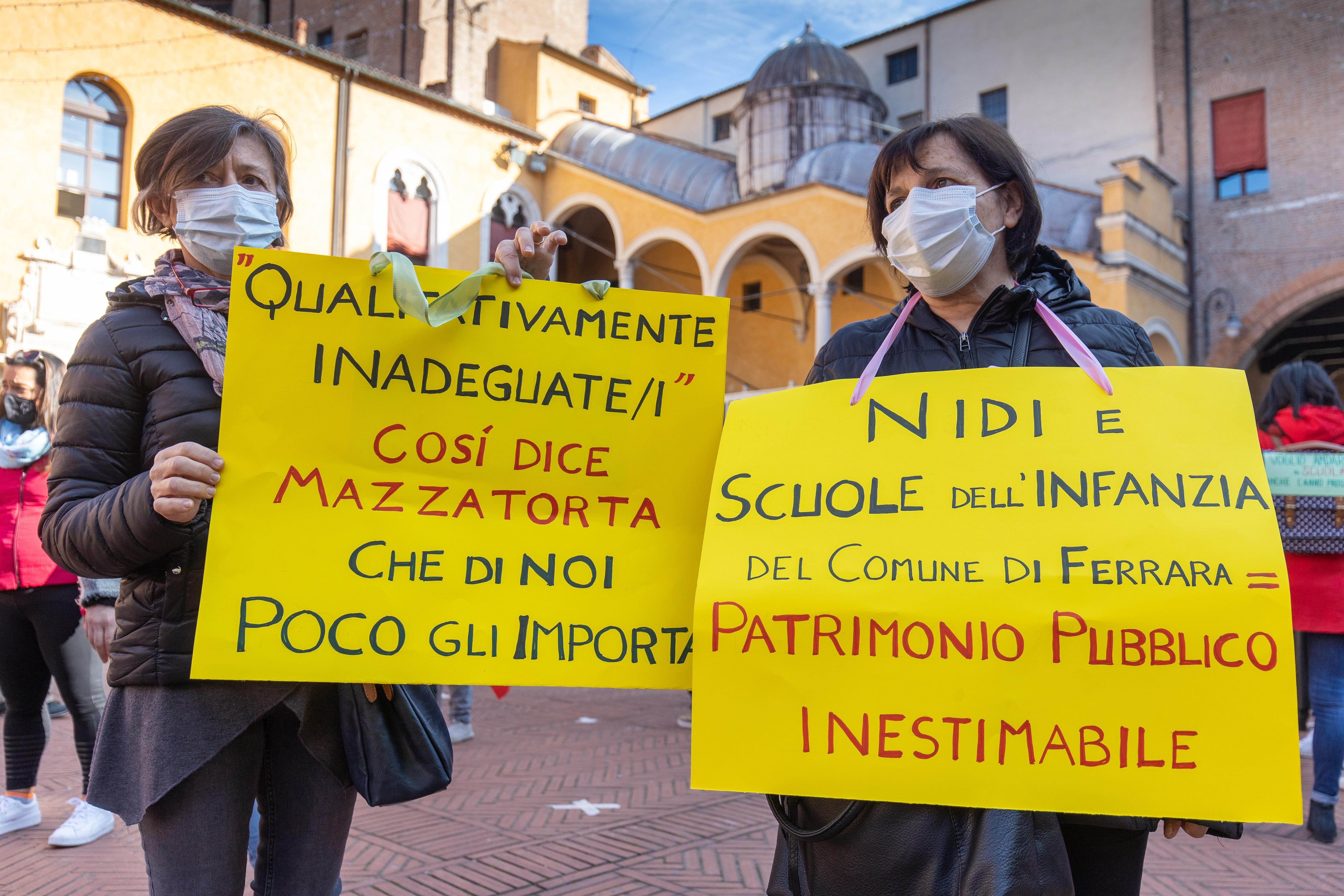 Ferrara, i sindacati alla Giunta: «Soldi per i vostri staff, non per i servizi veri»