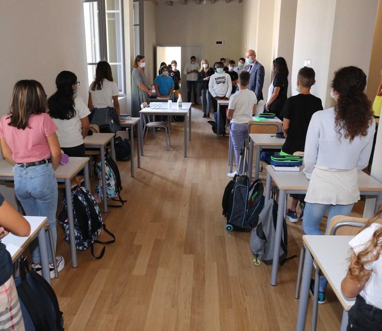 La protesta: «Sfuggita di mano in varie scuole la gestione dell’emergenza» 
