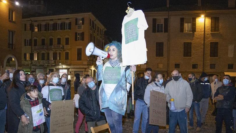 Modena. In piazza la rabbia dei «No lockdown»: «Basta bugie, lo Stato così ci terrorizza»