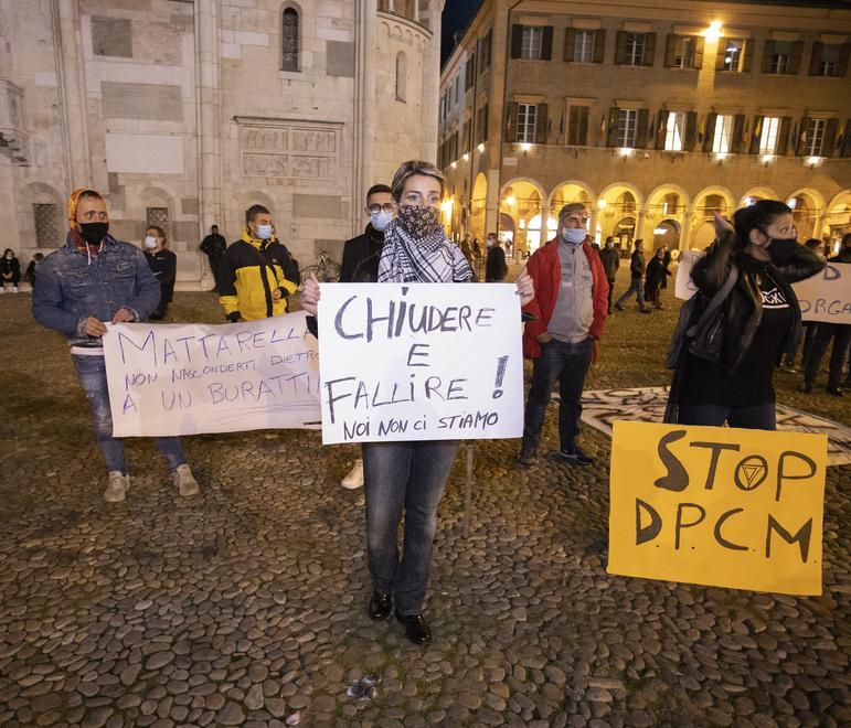 Modena Torna in piazza la rabbia dei «No lockdown»: «Basta bugie, lo Stato così ci terrorizza» 