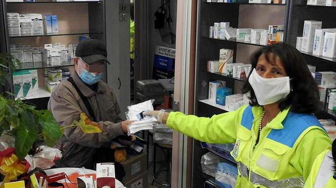Nelle farmacie della città si consegnano le mascherine