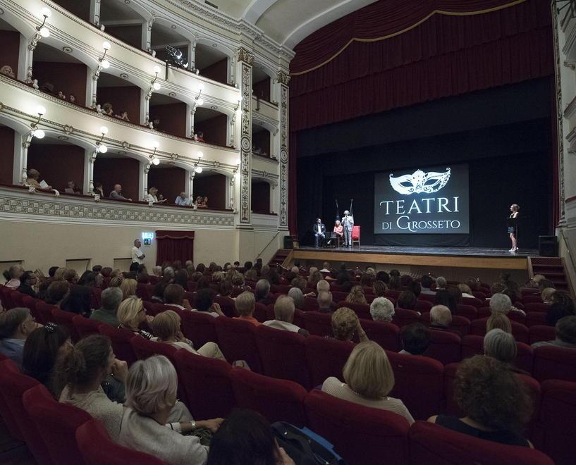 Sagome in cartone al posto degli spettatori Il “pubblico” sarà disegnato dagli studenti 