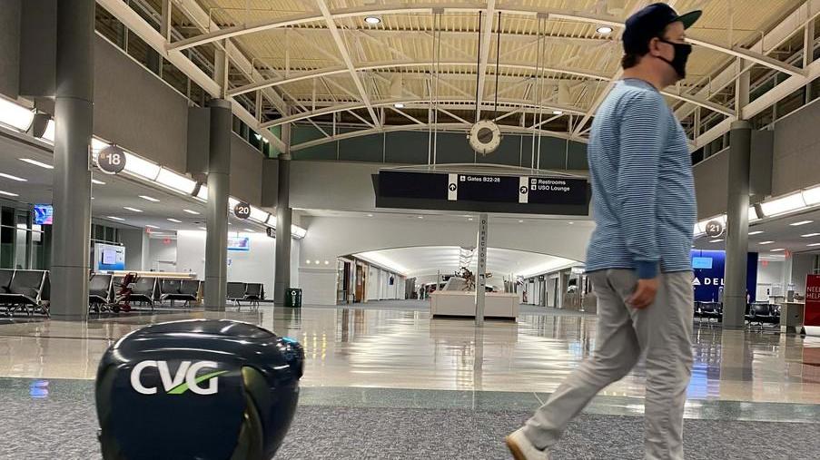 Piaggio, il robot Gita testato all’aeroporto di Cincinnati negli Usa