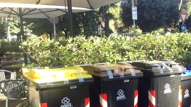 «Positiva da 15 giorni, nessuno ritira i rifiuti»