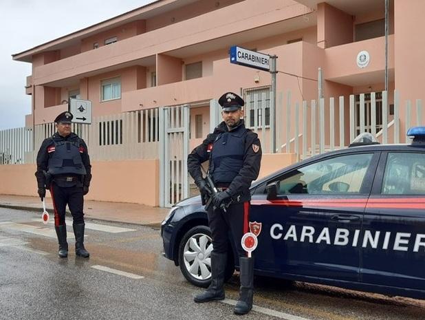Non esibisce i documenti, denunciato barracello 