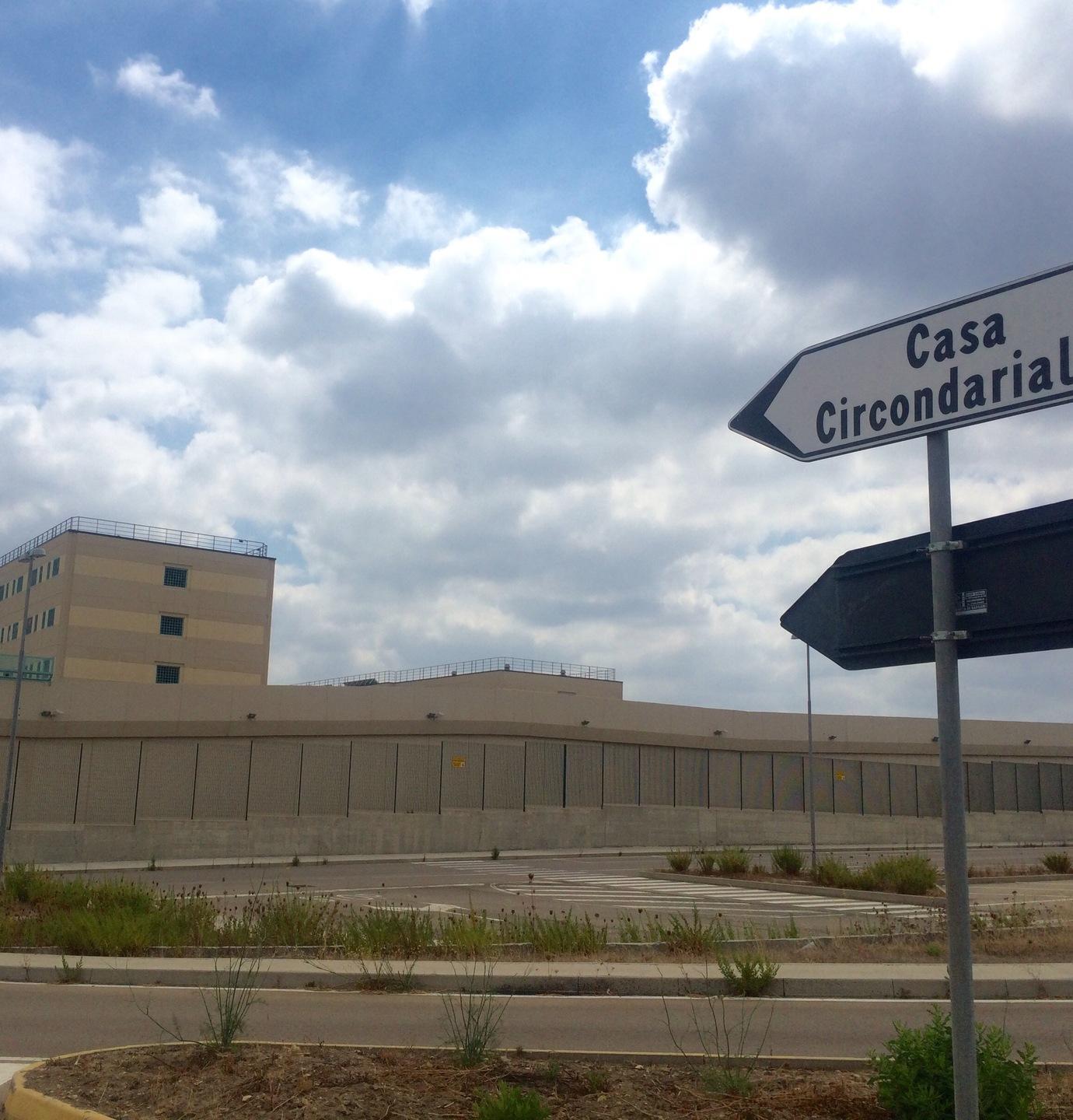 Suicida in cella, assolto il medico 