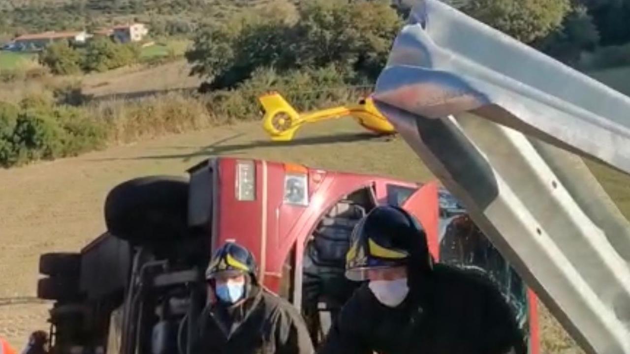 Il bus vola nella scarpata feriti sette migranti 