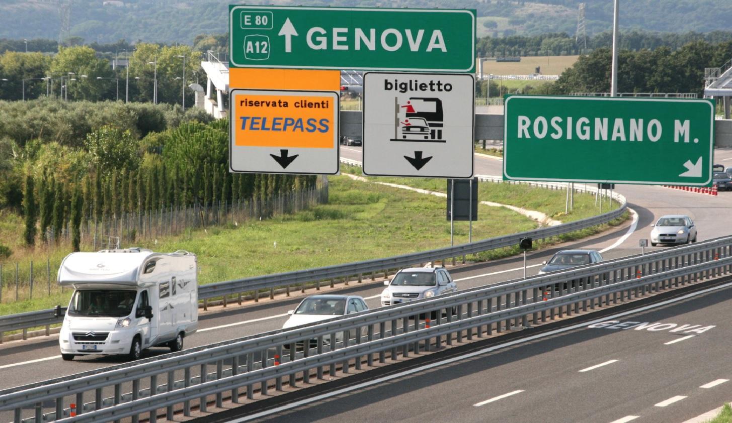 Rincara il pedaggio dell’A12 da Livorno a Cecina: il motivo e quanto si pagherà. Il sindaco Lippi sbotta 