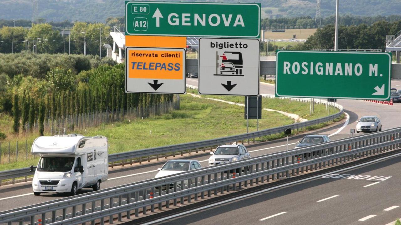 Rincara il pedaggio dell’A12 da Livorno a Cecina: il motivo e quanto si pagherà. Il sindaco Lippi sbotta