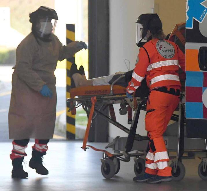 Sono 140 i nuovi casi positivi nella provincia apuana: due vittime a Massa e Licciana 