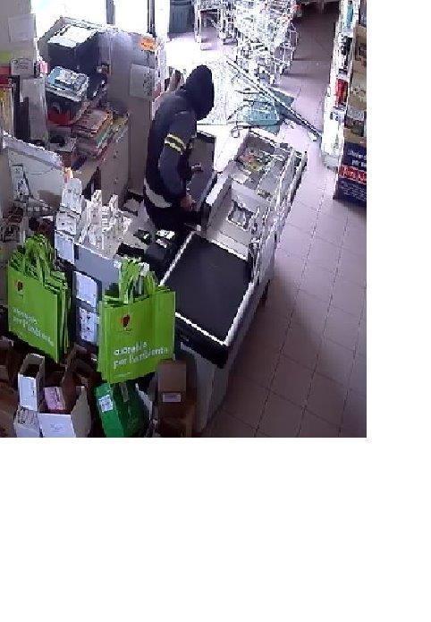 Spilamberto, sono 17 i colpi del ladro seriale con tombino 