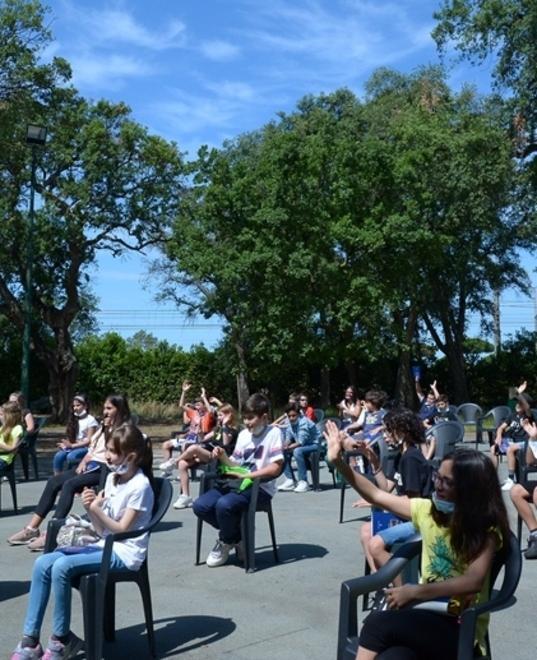 Studenti all'aperto (foto Michele Falorni/Silvi)