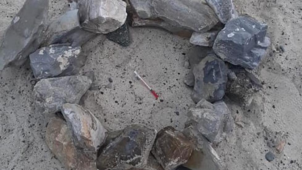 Siringhe trovate in spiaggia a Vada, il Comune: «L'ufficio ambiente ha attivato Rea»
